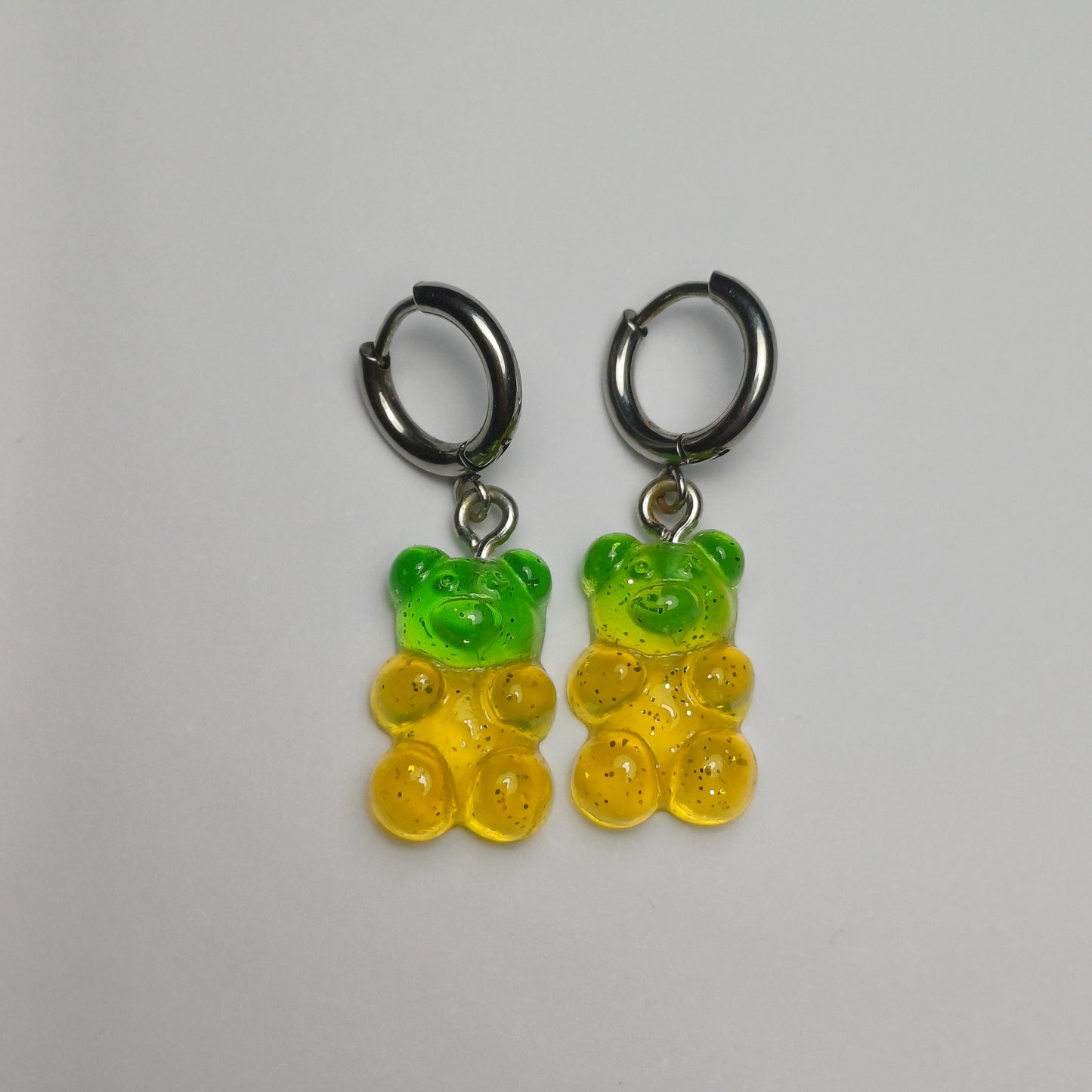 Groen/gele glitter gummy bear oorbellen