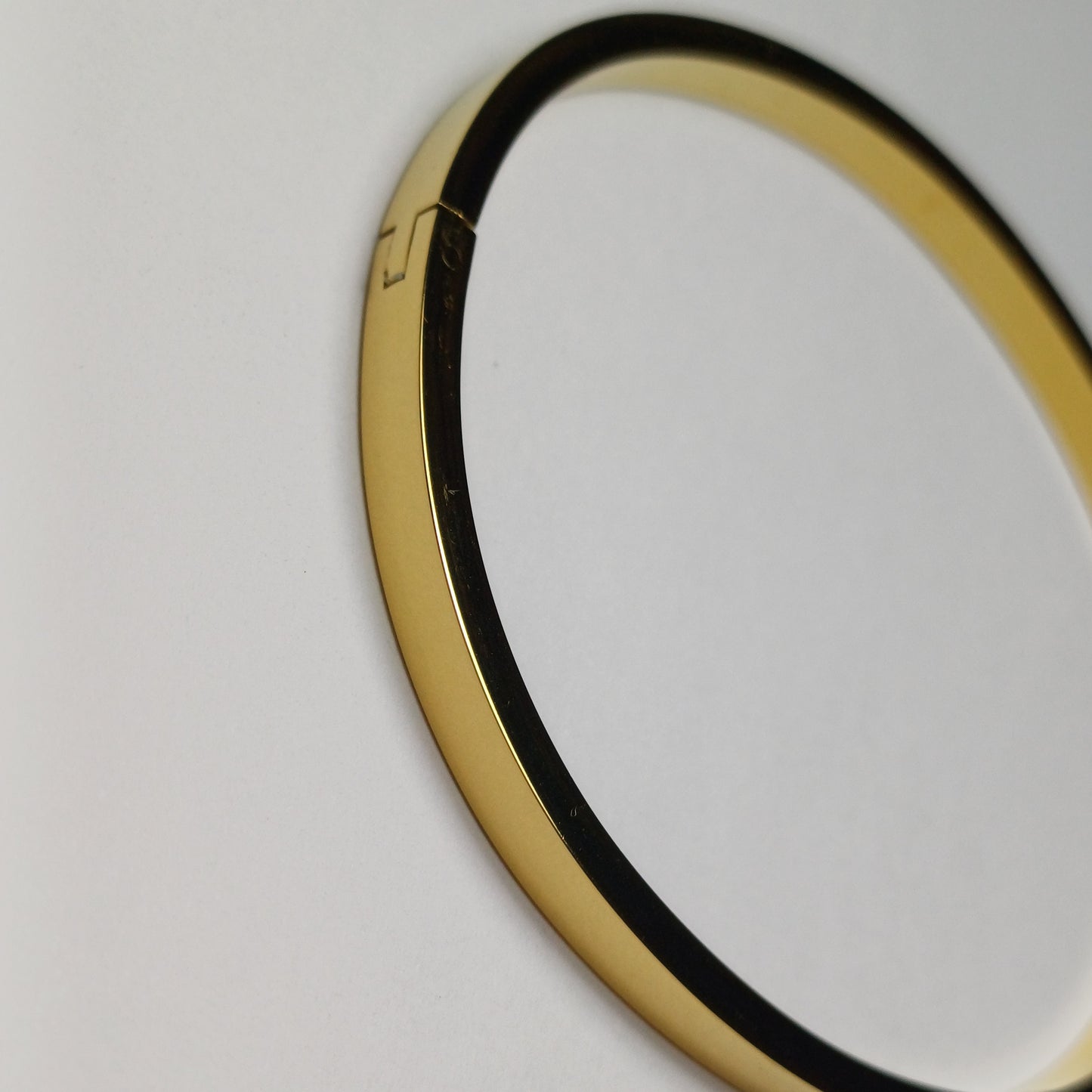 Simple bangle