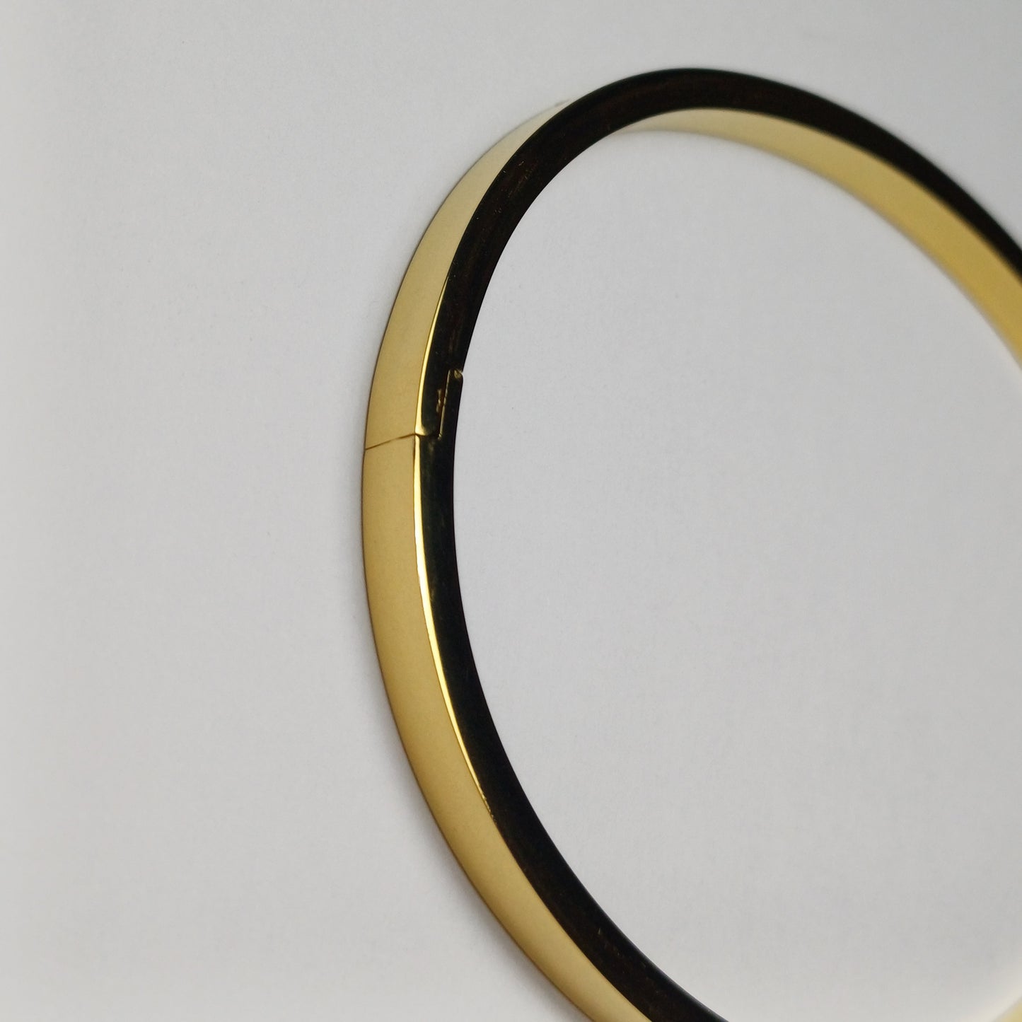 Simple bangle