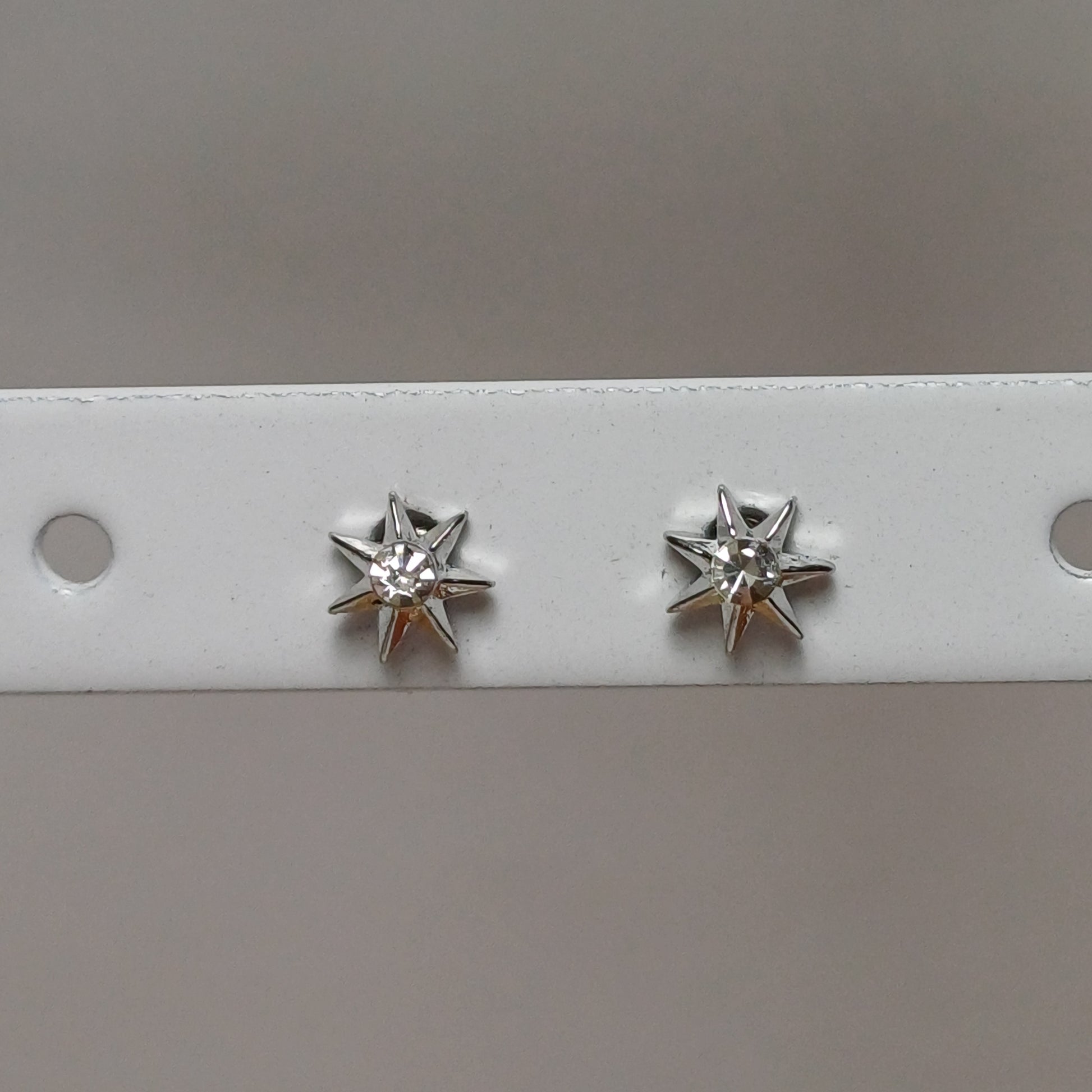 Fine star earrings.