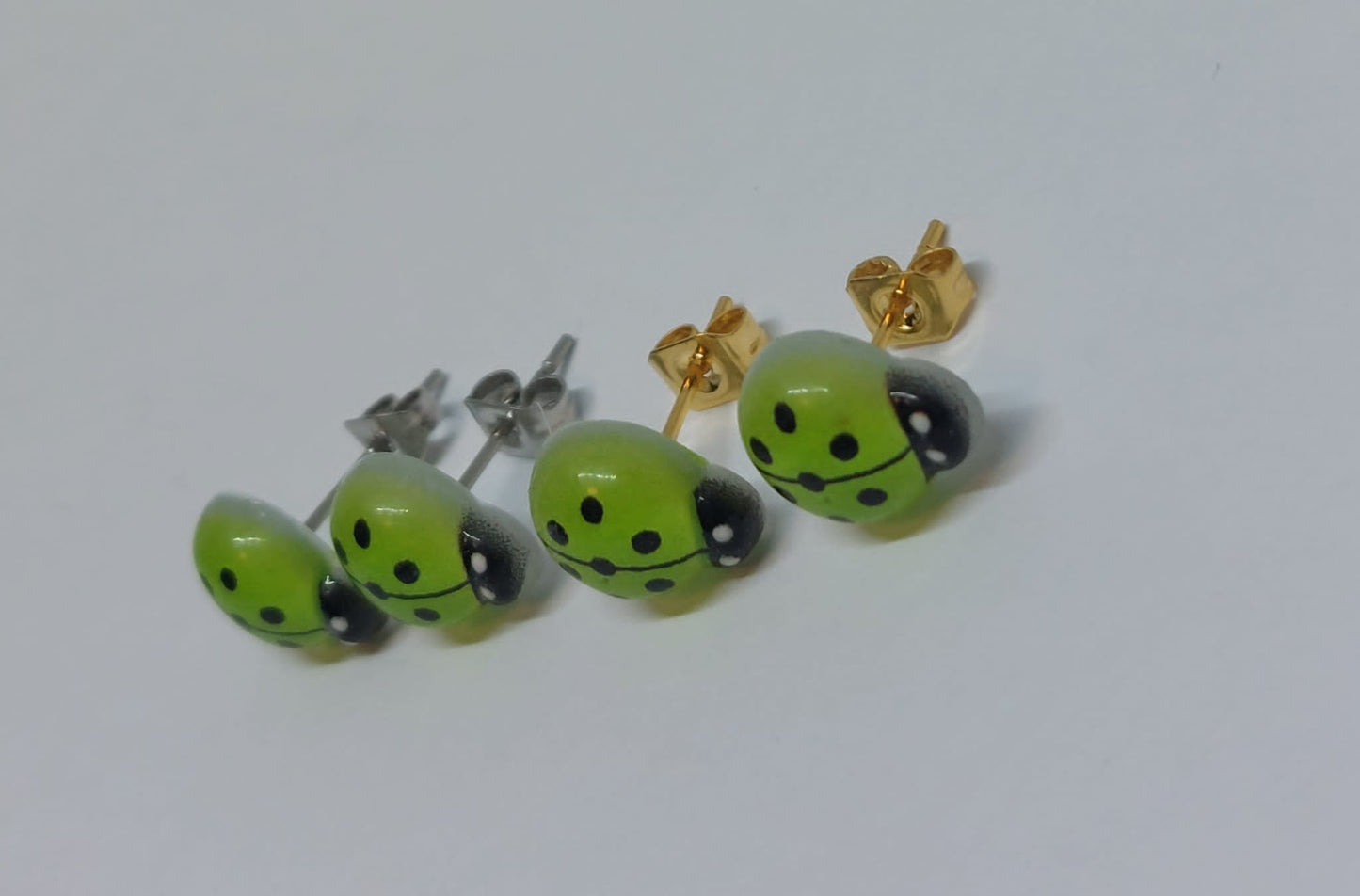 Groene lieveheersbeestjes oorbellen zilver