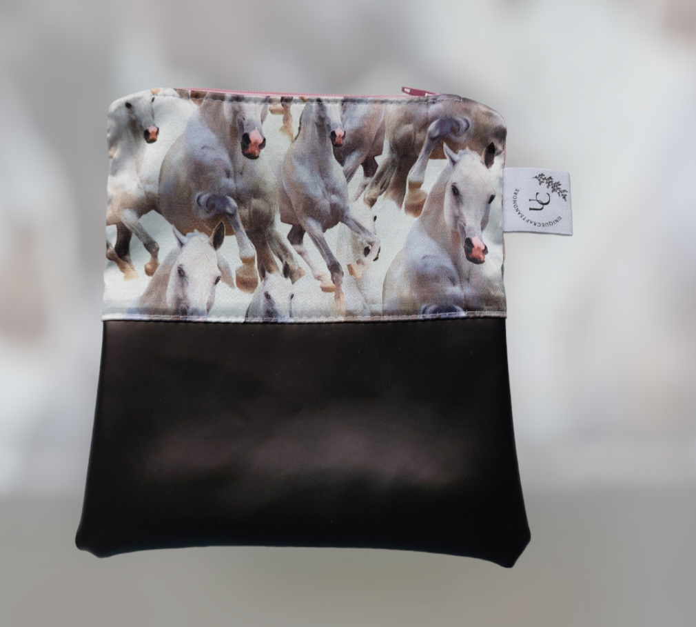 Roze paarden etui