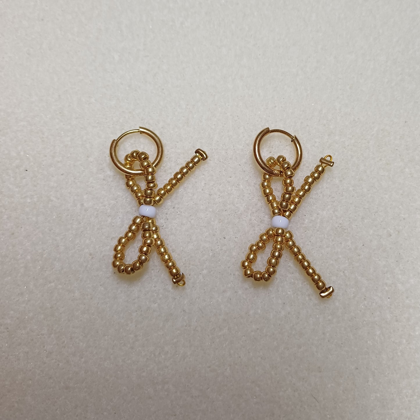 Golden bow oorbellen