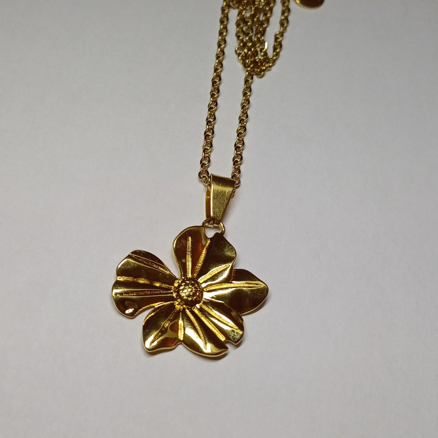 Golden flower chain