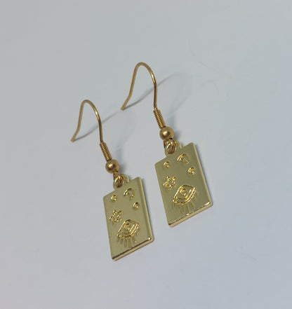 Tag earrings gold