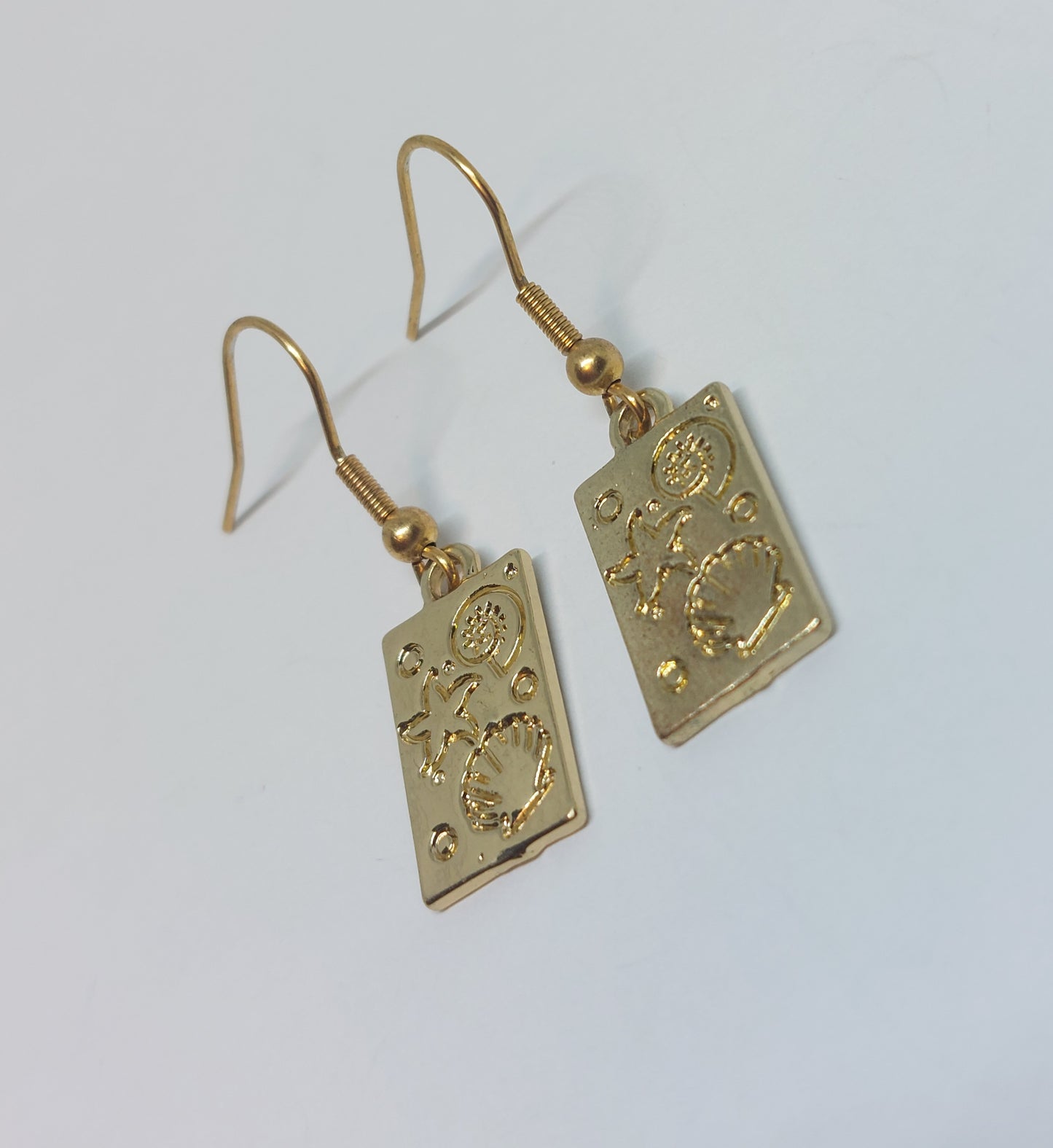 Tag earrings gold