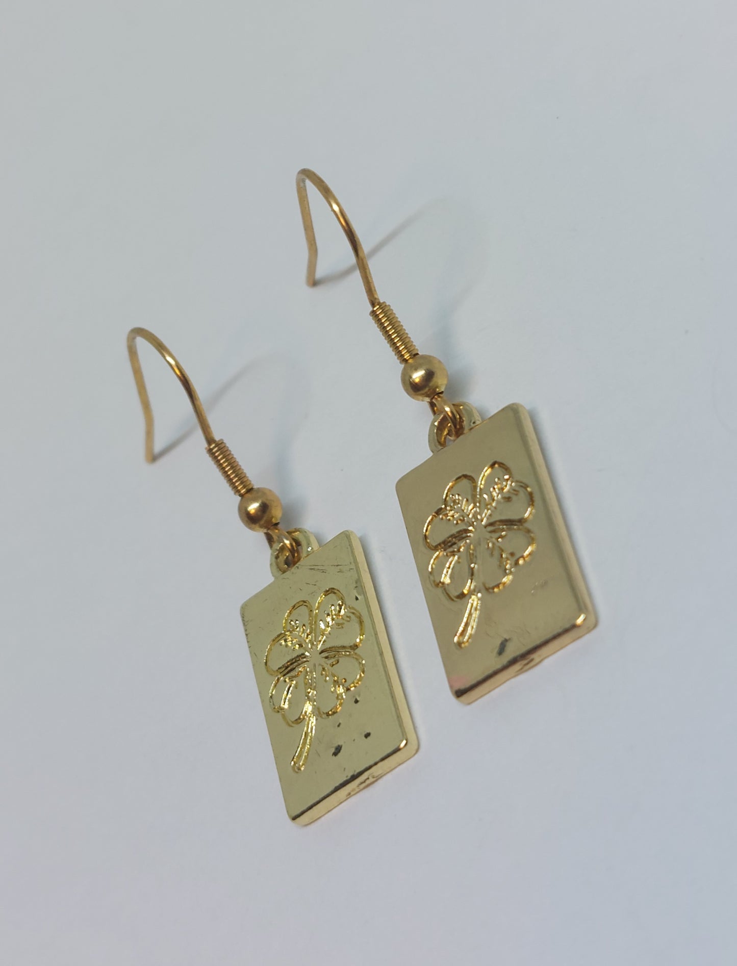 Tag earrings gold