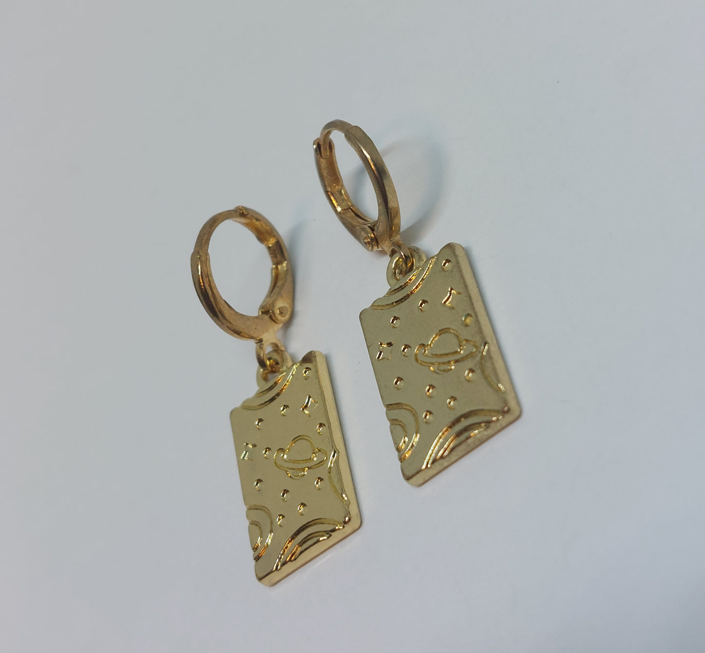 Tag earrings gold