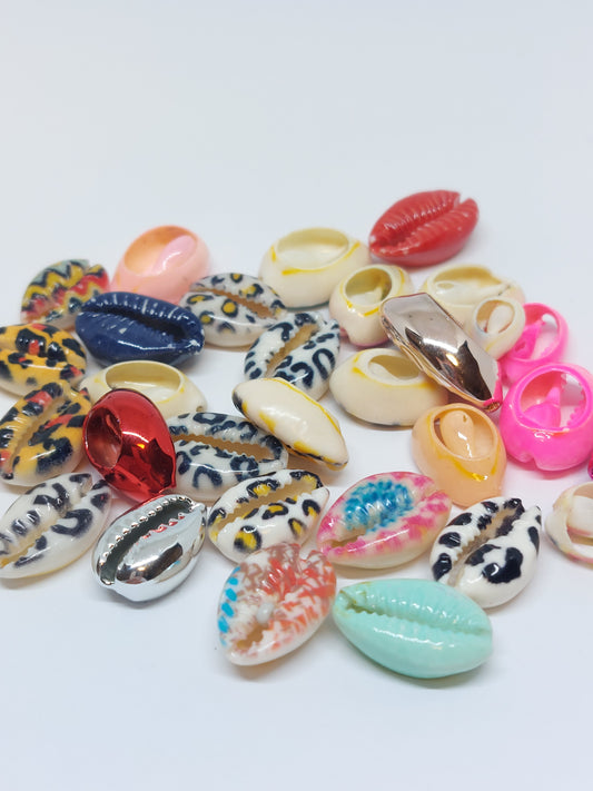 Open cowrie shells with print mix