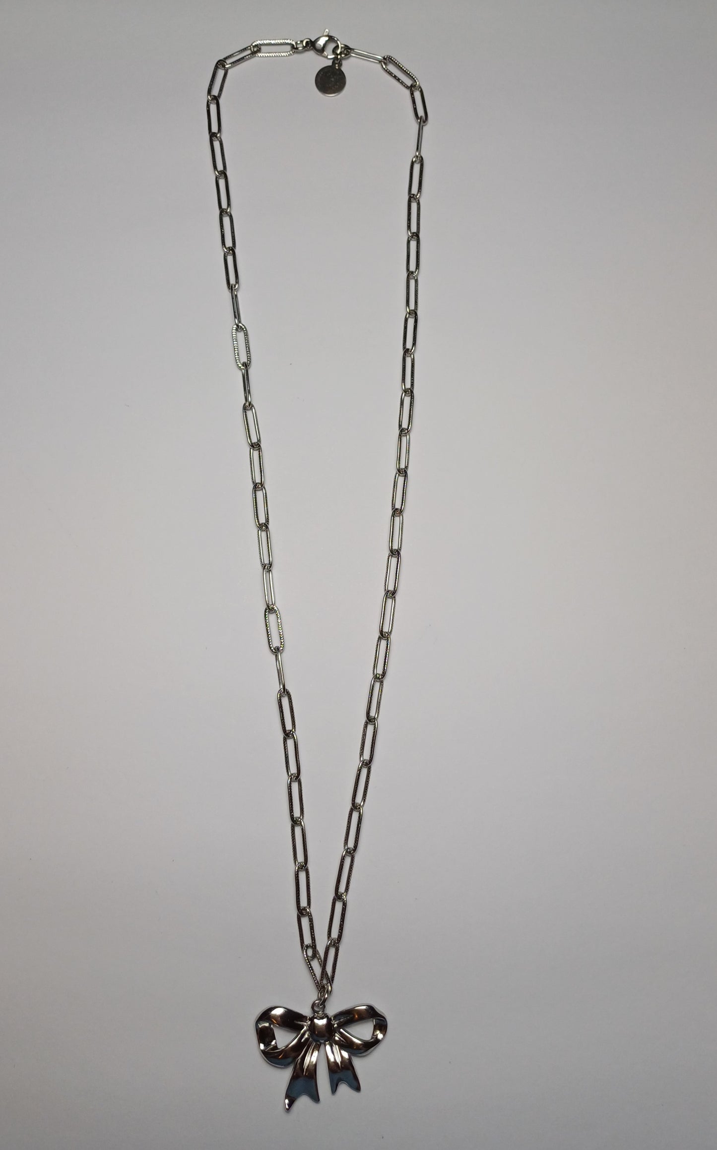 Silver bow chain