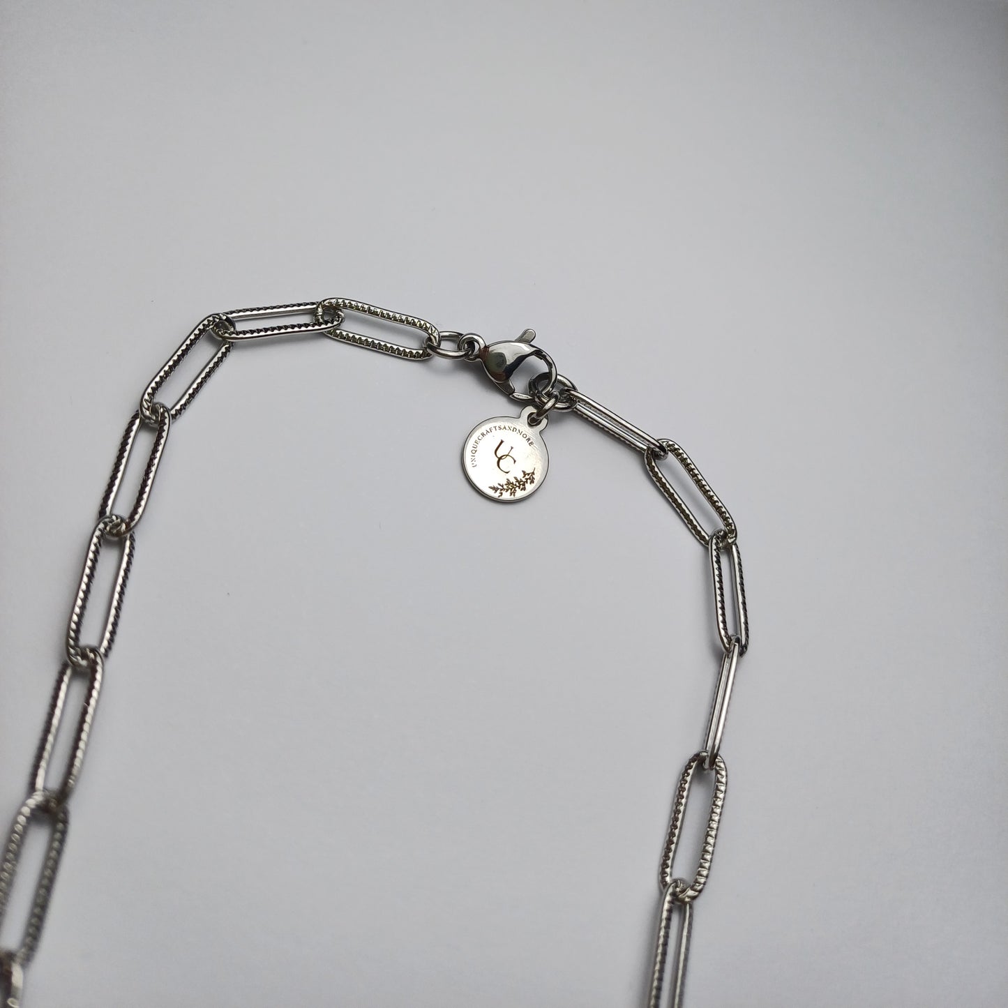 Silver bow chain