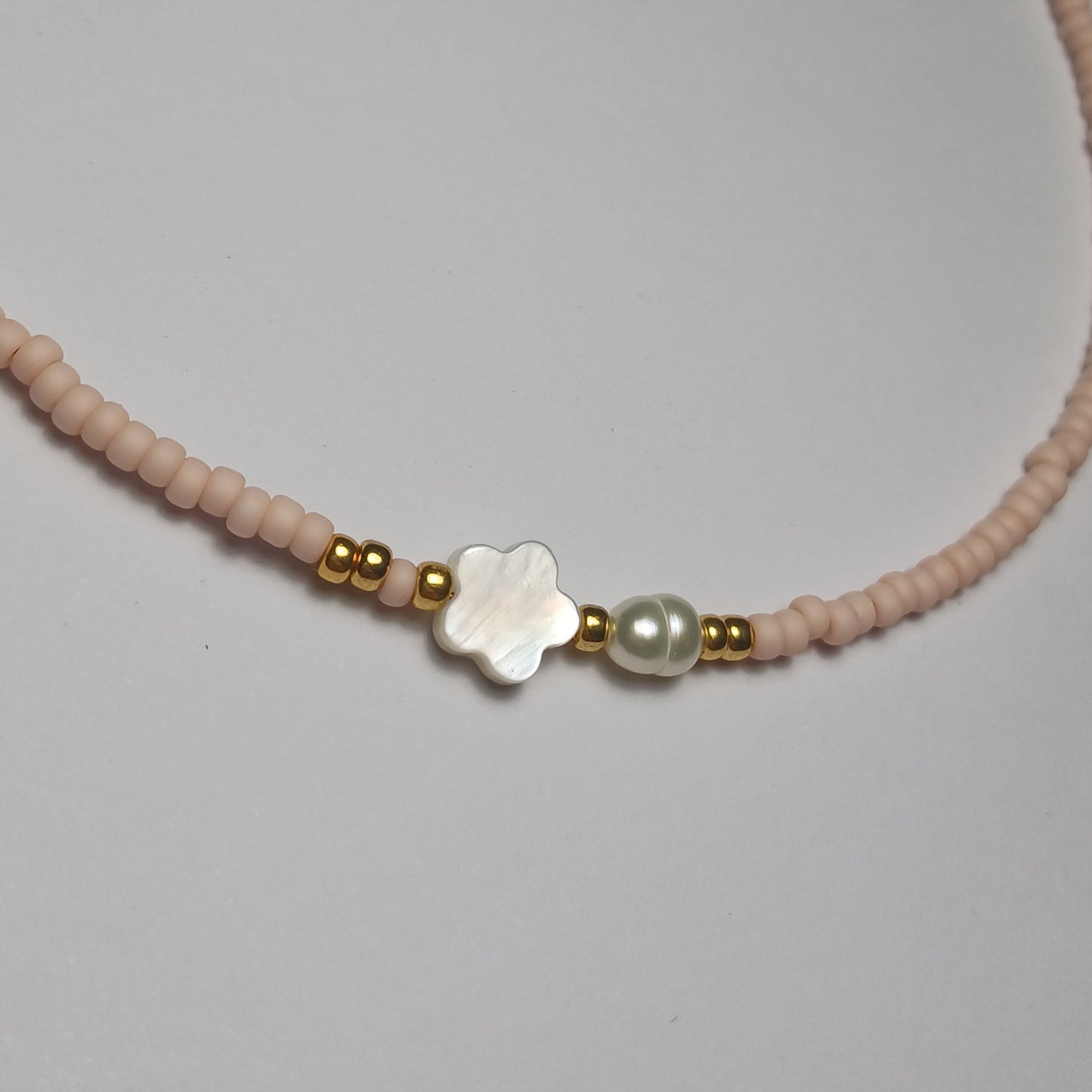 Light rose flower chain