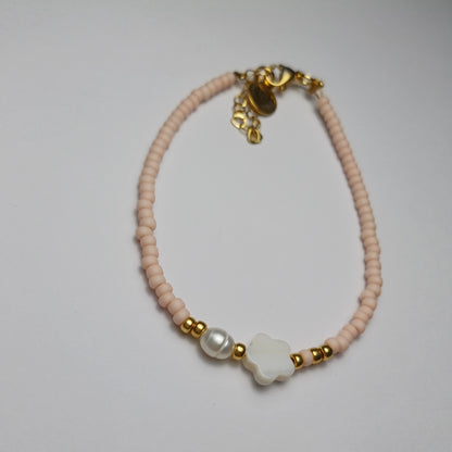 Light rose flower bracelet