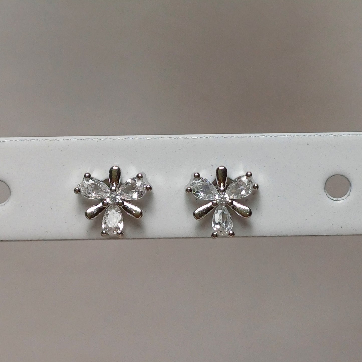 Cute bloom earrings. 