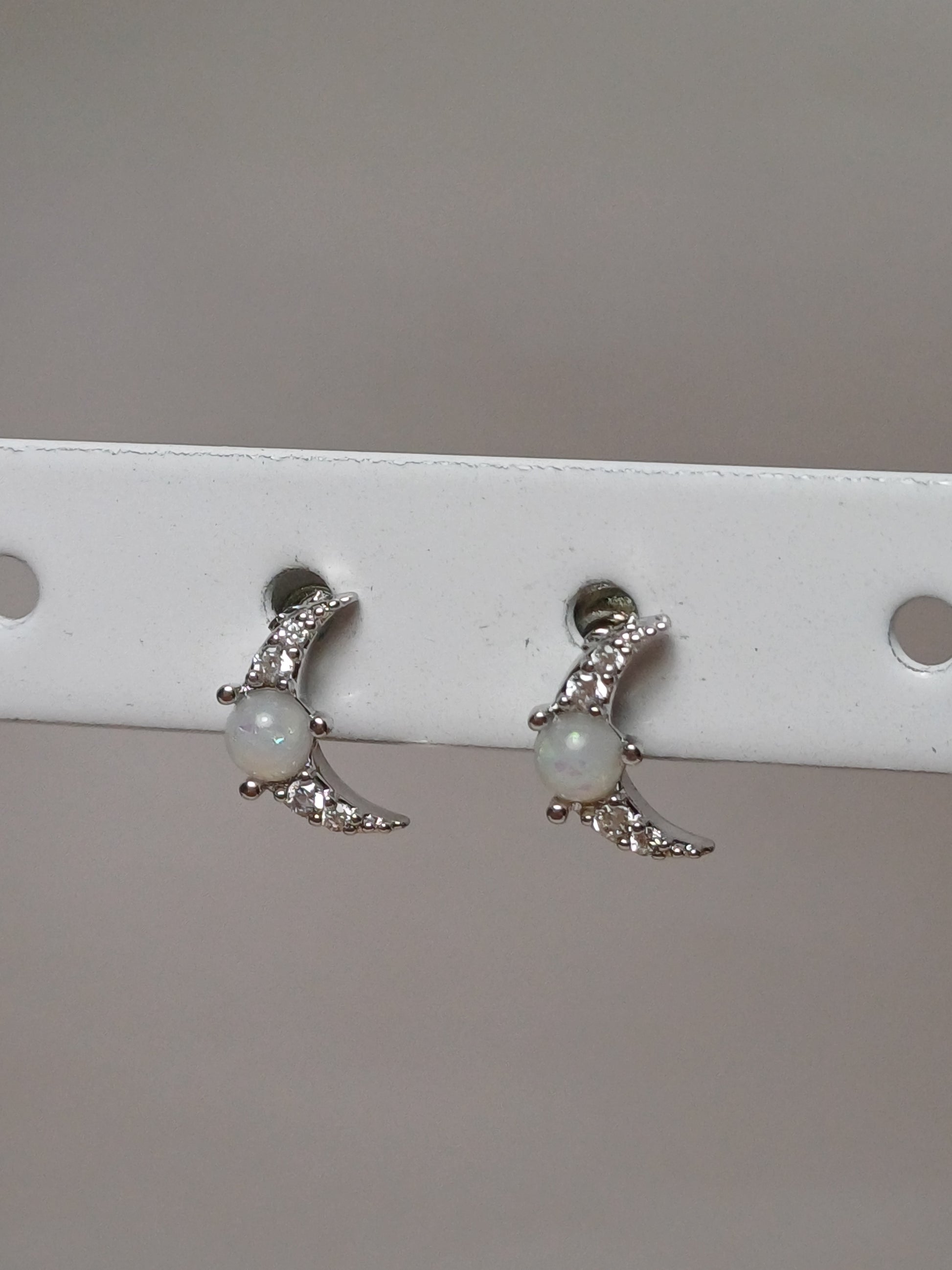 Cute moon earrings. 