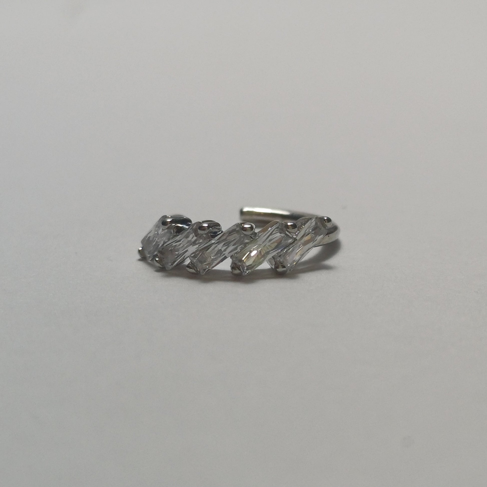 Earcuff diamond.