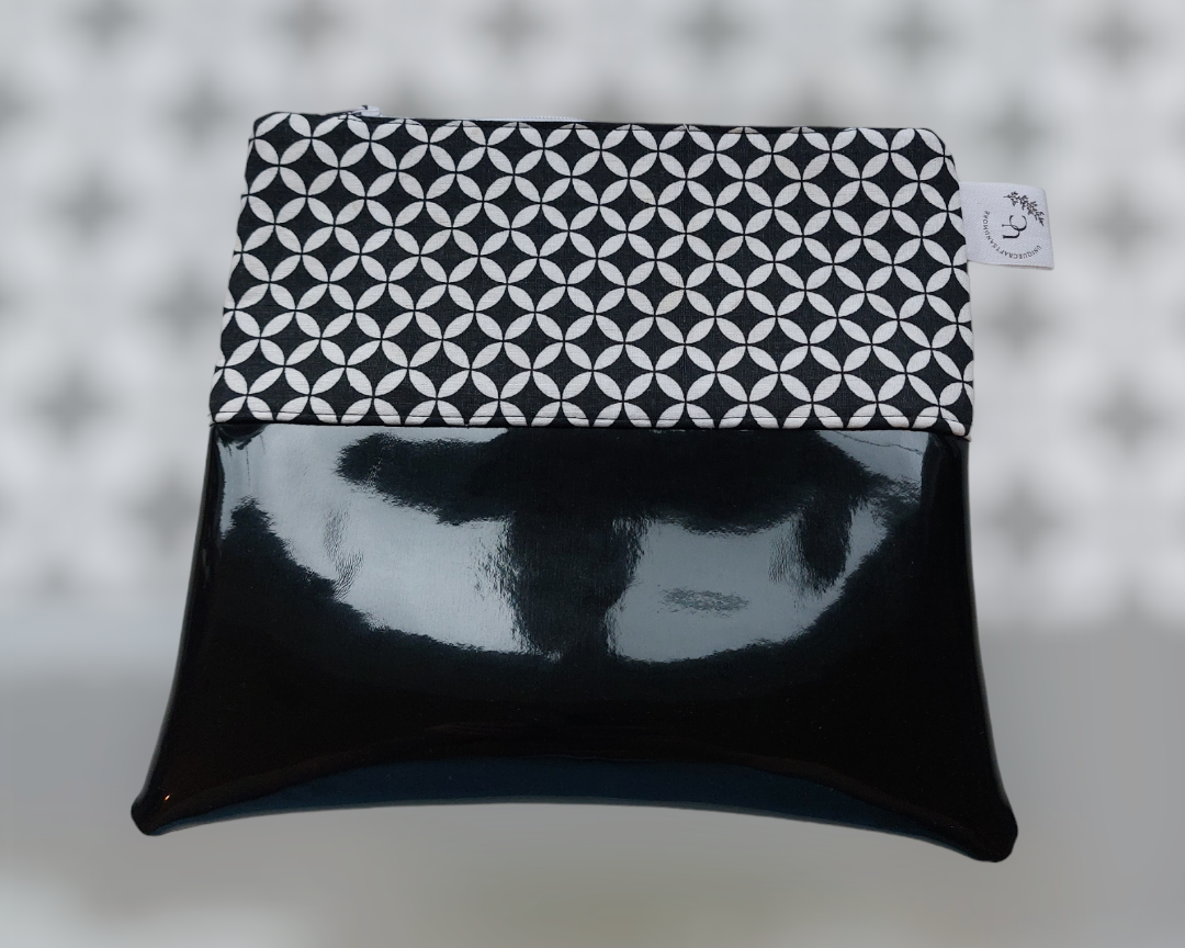 Black and white etui