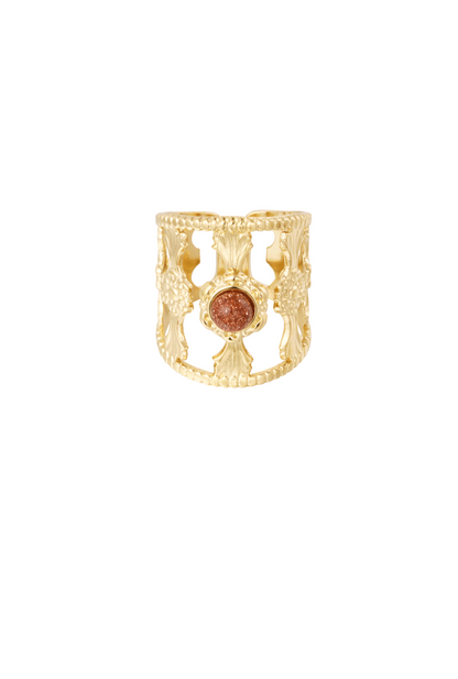 Sierlijke ring met steen rood.