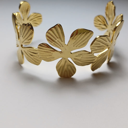 Big flower bracelet