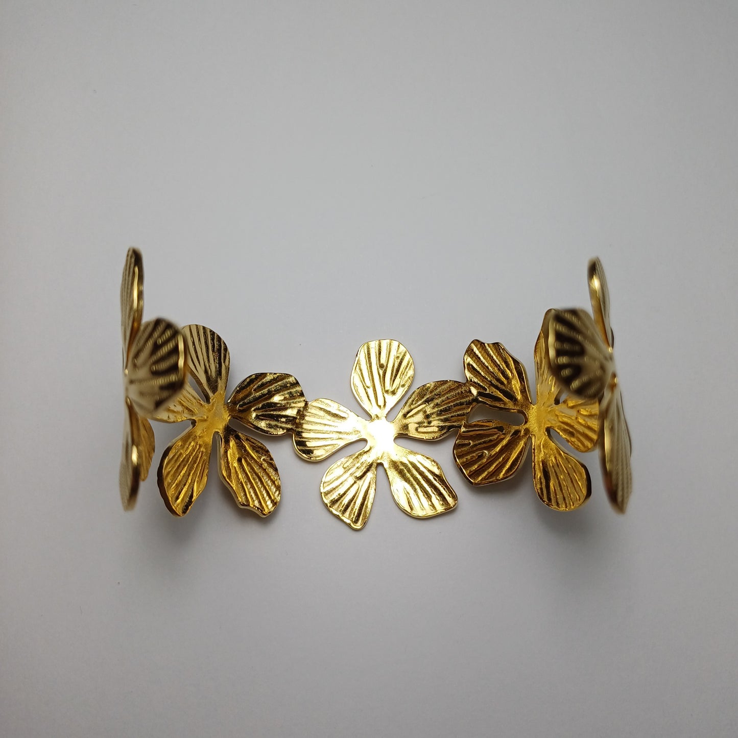 Big flower bracelet