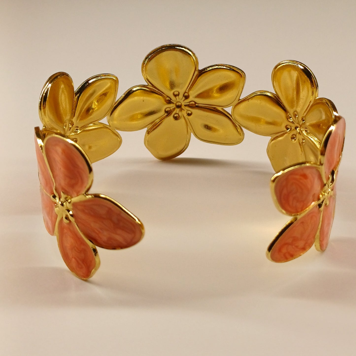 Blossom bracelet peach