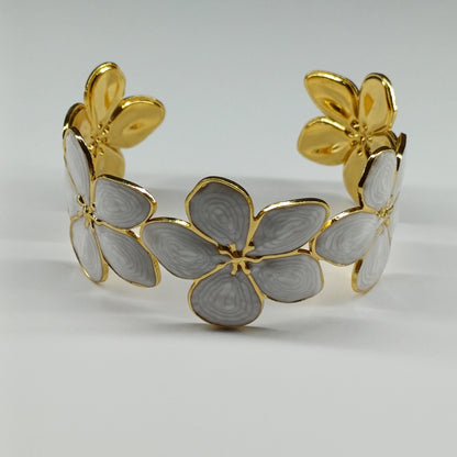 Blossom bracelet white