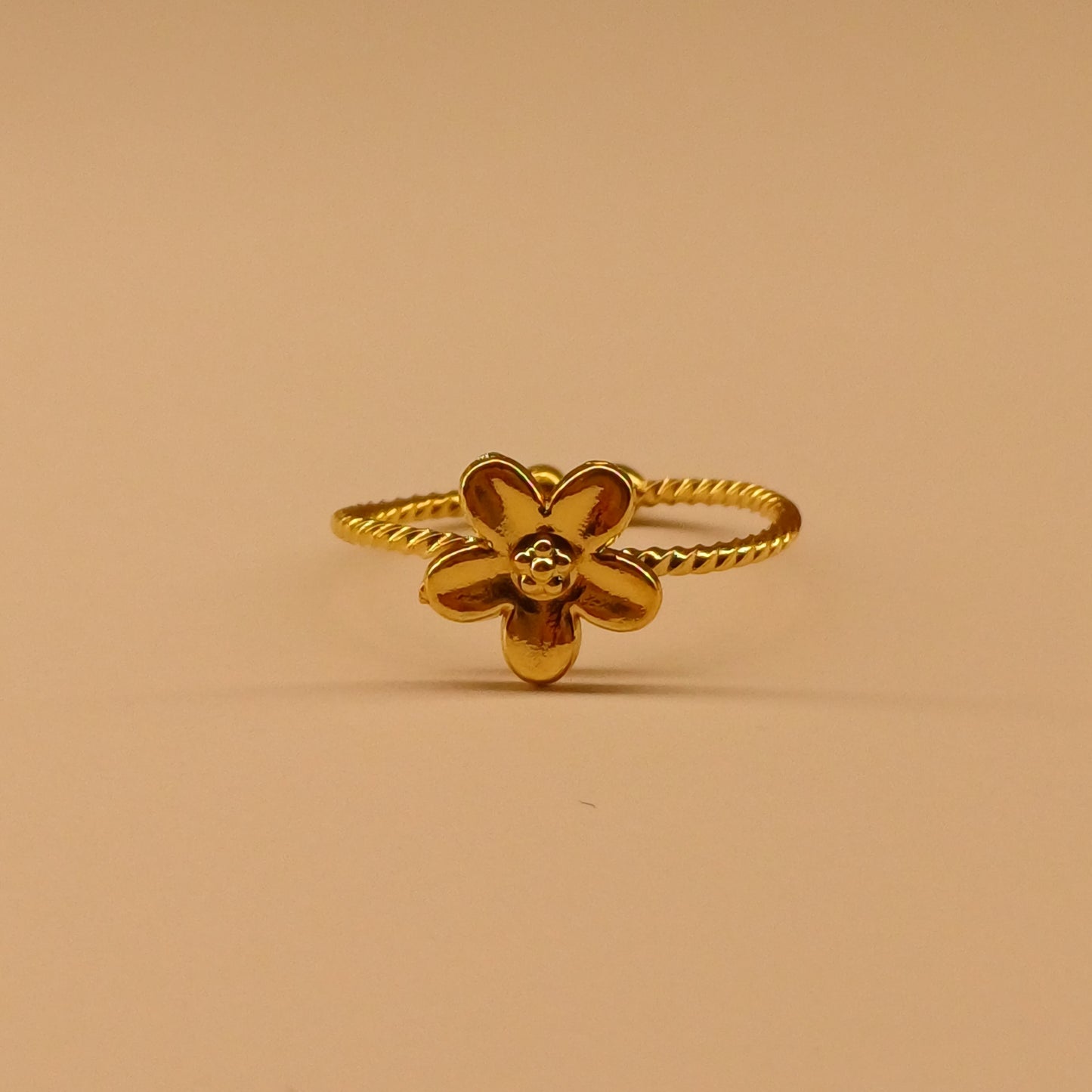Golden Daisy Ring