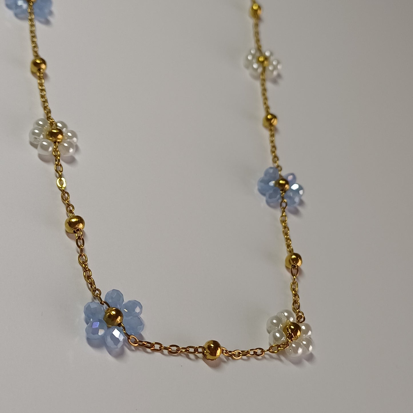 Blauwe bloemen ketting