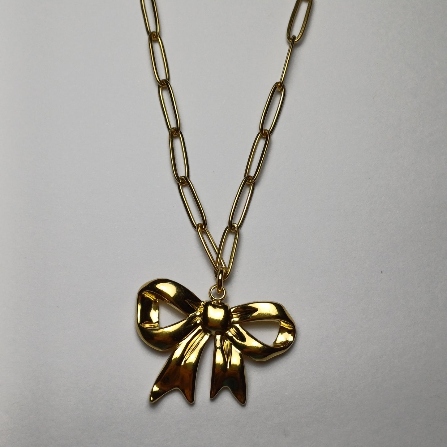 Golden bow chain