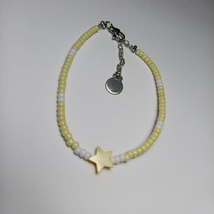 Yellow star armband