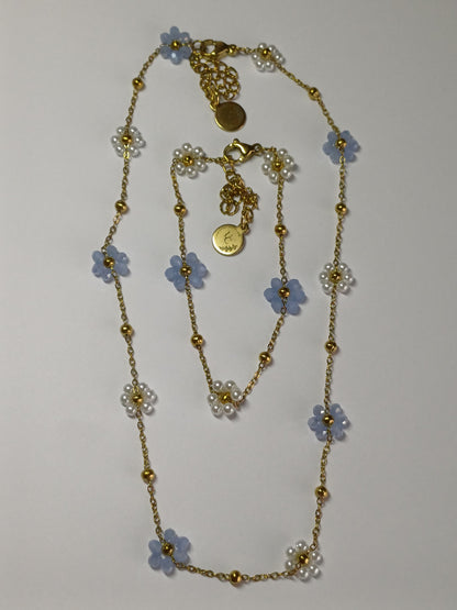 Blauwe bloemen ketting