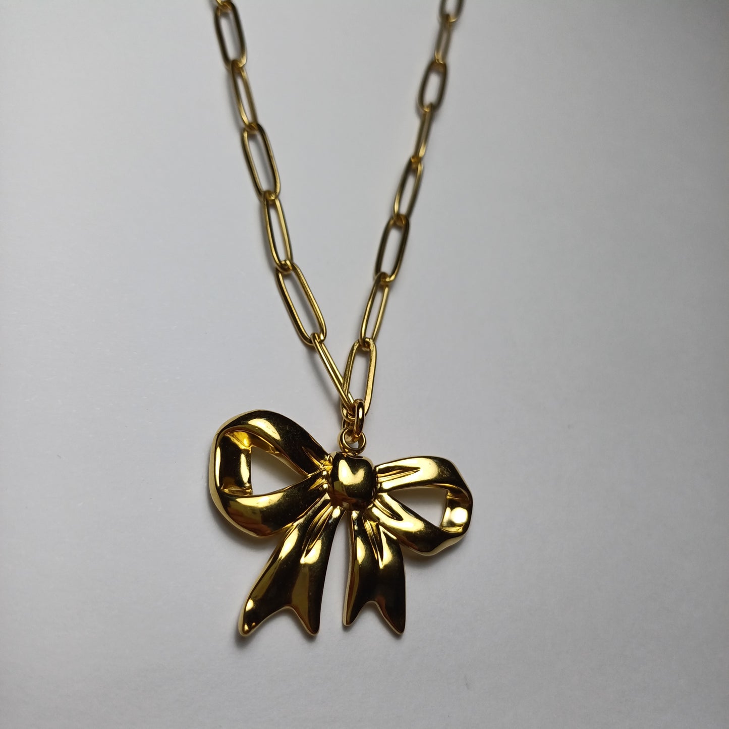 Golden bow chain