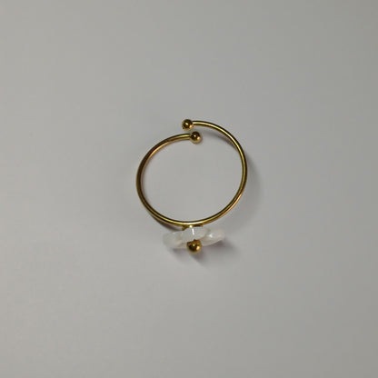 Witte bloemen ring