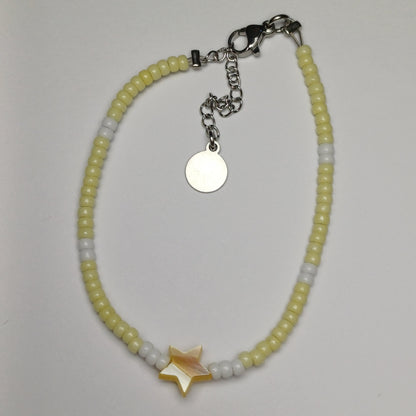 Yellow star armband